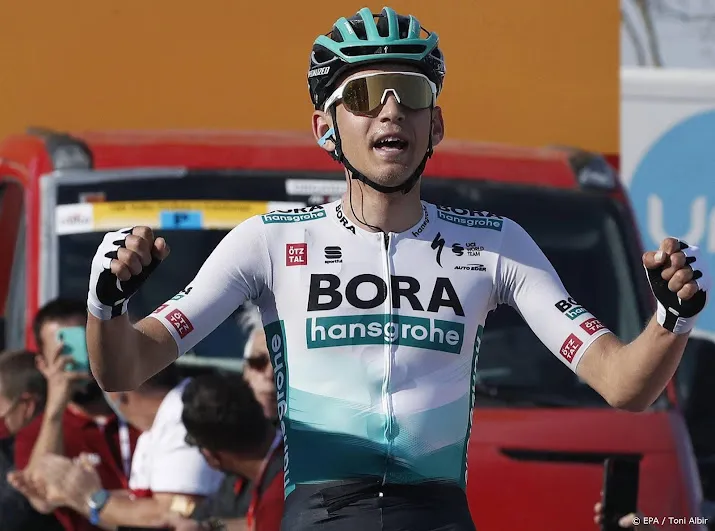 spanjaard lopez nieuwe leider in giro kamna wint eerste bergrit