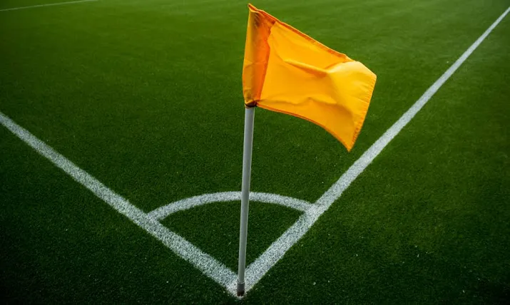 speler derby county gestraft voor bijten