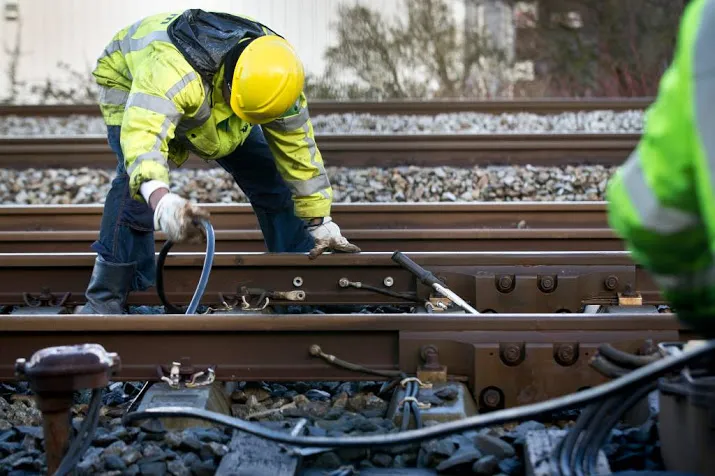 spoedreparaties aan het spoor door hitte