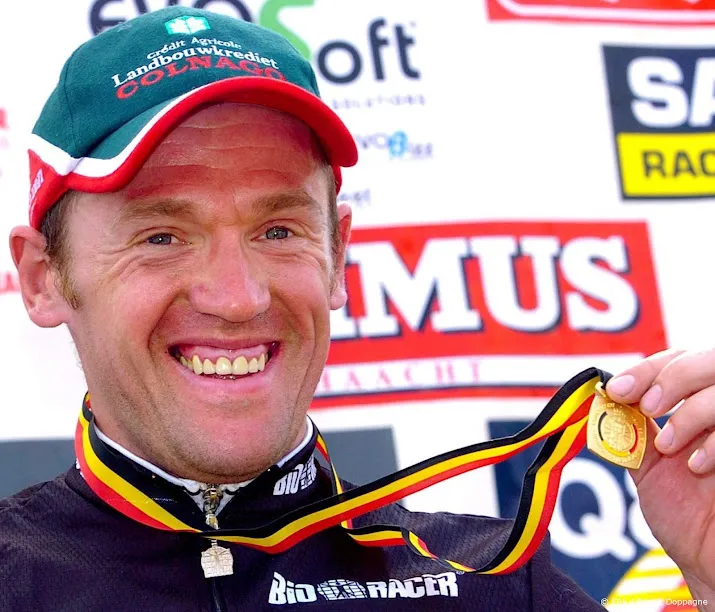 sportdirecteur quick step uit de tour na coronabesmetting