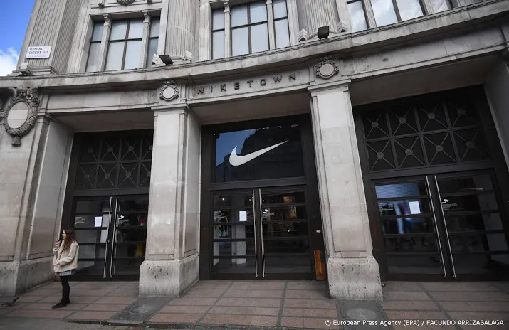 sportmerk nike doet goede zaken met onlineverkoop