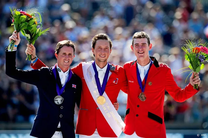 springruiter fuchs pakt goud in rotterdam
