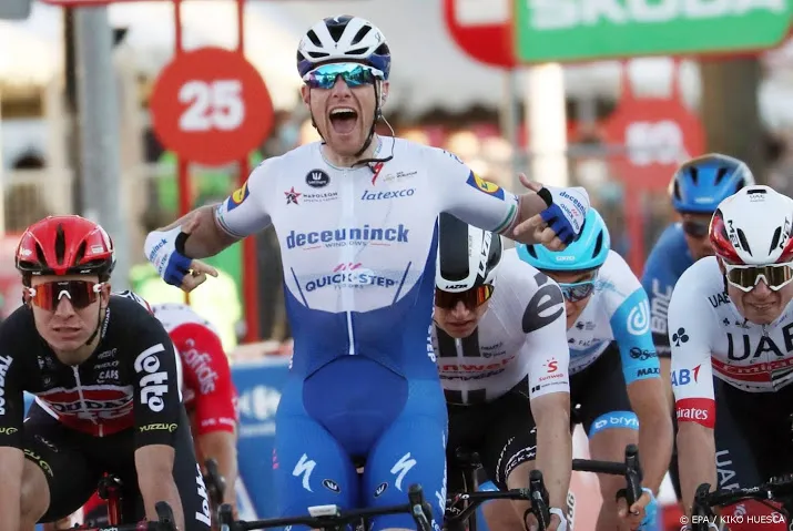 sprinter bennett snelste in eerste etappe parijs nice