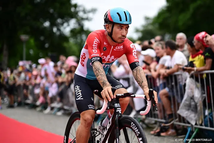 sprinter ewan tiende renner die afstapt in tour de france