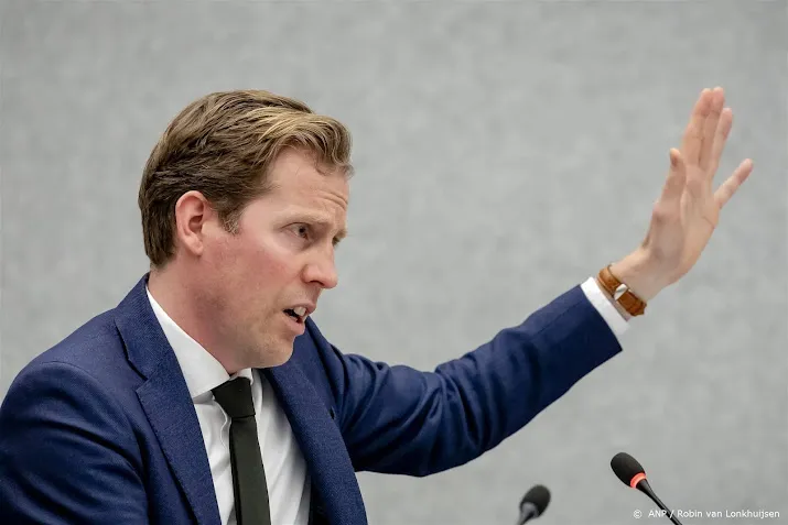 staatssecretaris zet in op dienjaar en wil niet weer dienstplicht