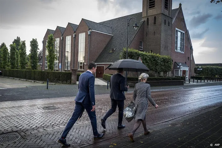 staphorst vervroegt oudejaarstradities om zondagrust