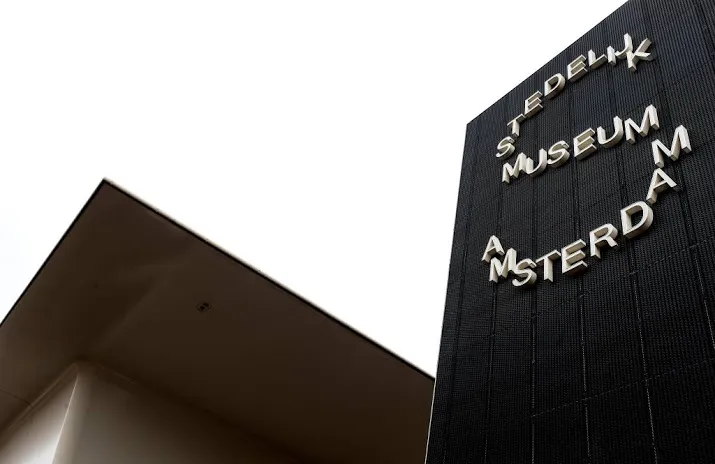 stedelijk museum moet opener zijn