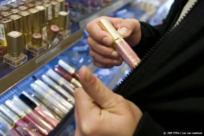 steeds meer meisjes verdacht van misdrijf vooral winkeldiefstal