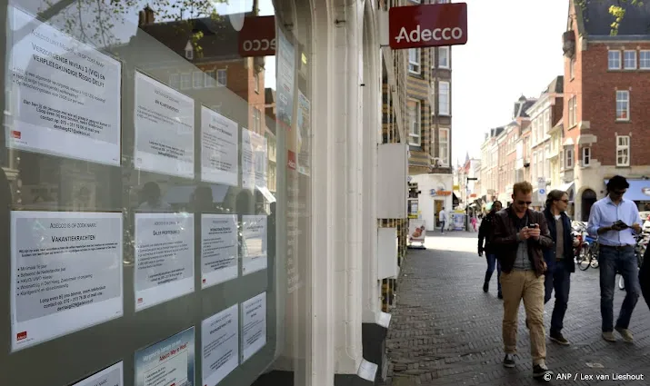 steeds minder mensen zonder werk beschikbaar voor baan