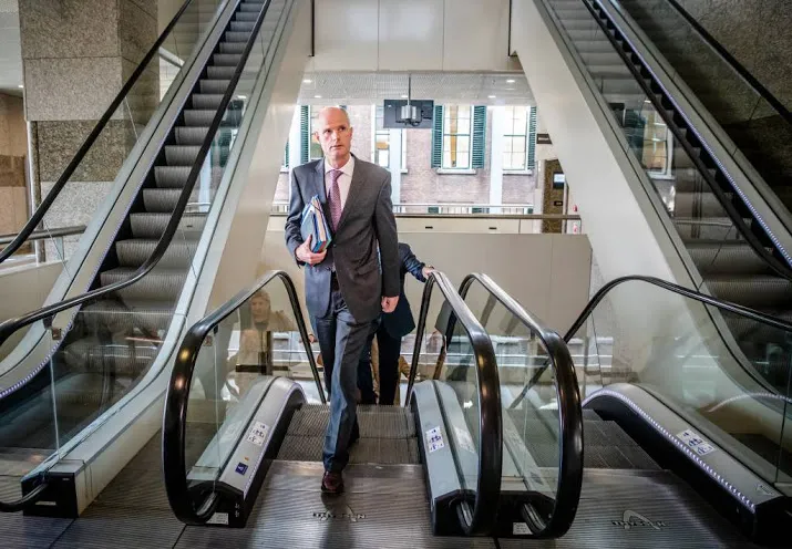 stef blok keert toch terug naar den haag