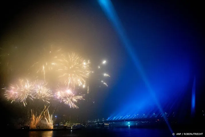 streep door vuurwerkshows rotterdam door corona