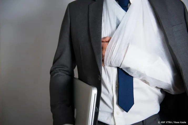 strengere regels arbeidsongeschikten van tafel