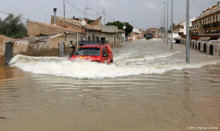 stroom sleurt nederlander mee bij alicante