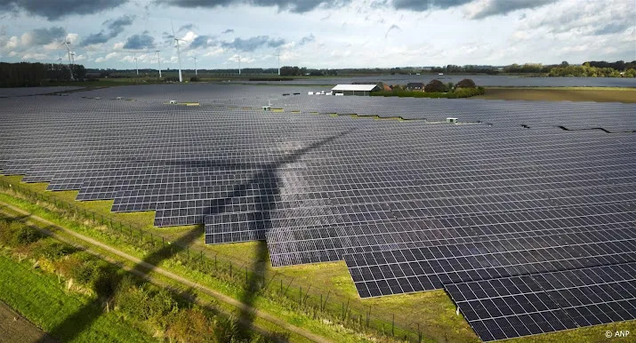 stroomprijs even negatief door veel zonne energie