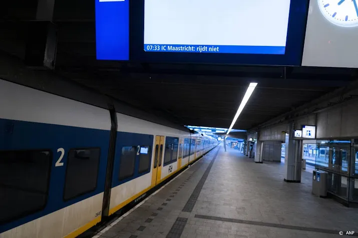 stroomstoring ontregelt treinverkeer van en naar utrecht
