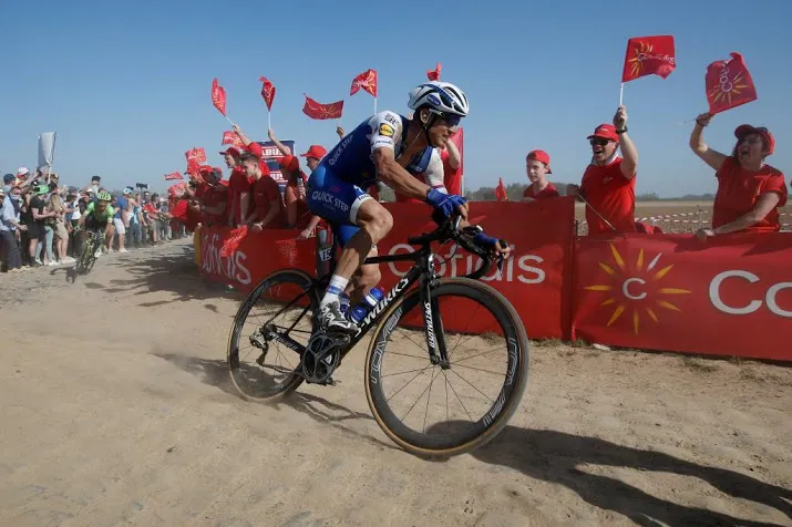 stybar zoekt het veld weer op