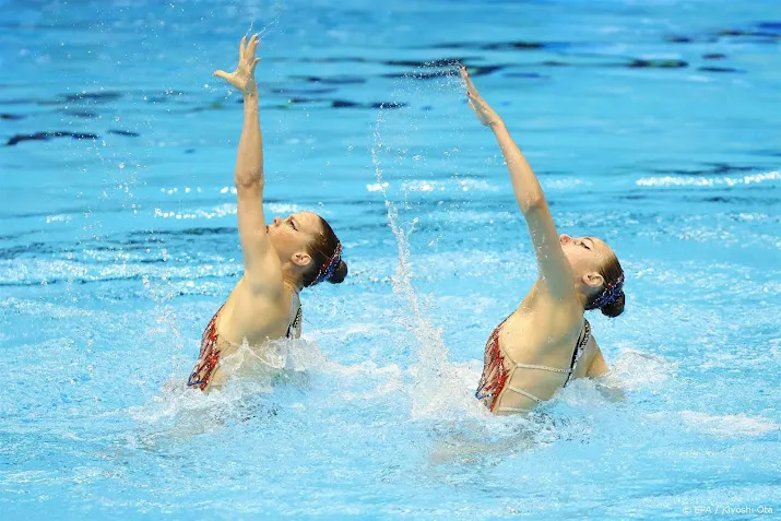 synchroonzwemsters steenbeek en de brouwer achtste in wk finale