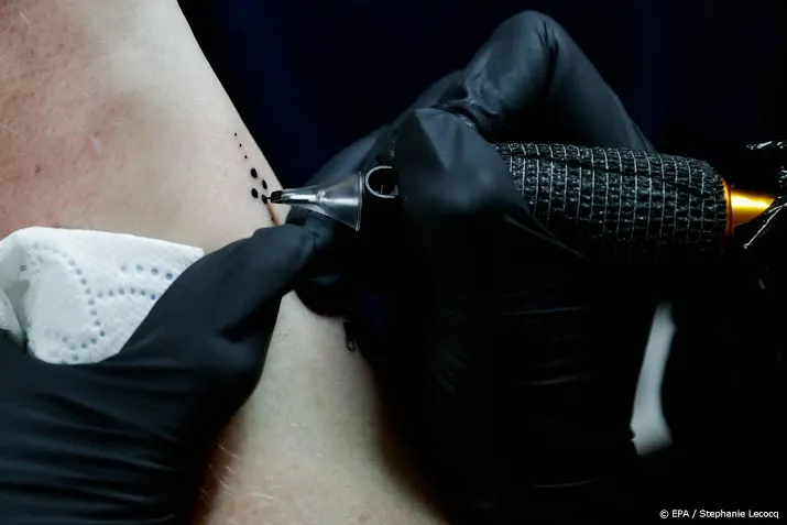 tattooshops lopen weer vol branchevereniging beducht op sluiting