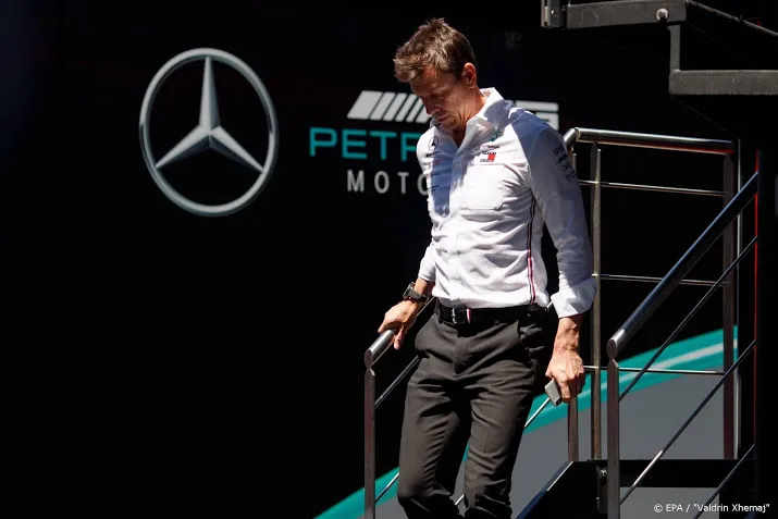 teambaas geen sprake van vertrek mercedes uit formule 1