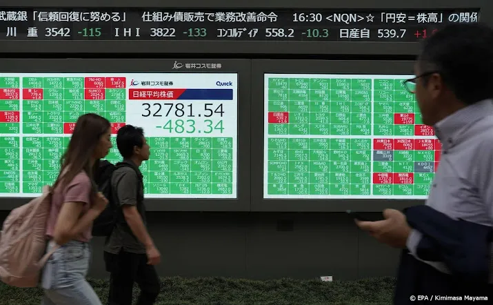 techbedrijven zetten nikkei op verlies in gemengde regio