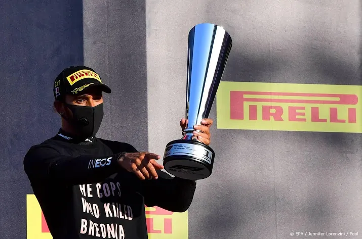tekst op shirt f1 wereldkampioen hamilton ter discussie