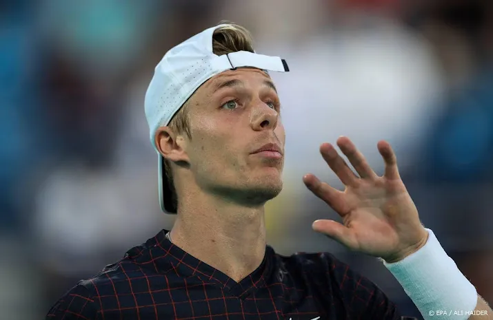 tennisser shapovalov arriveert in australie met corona