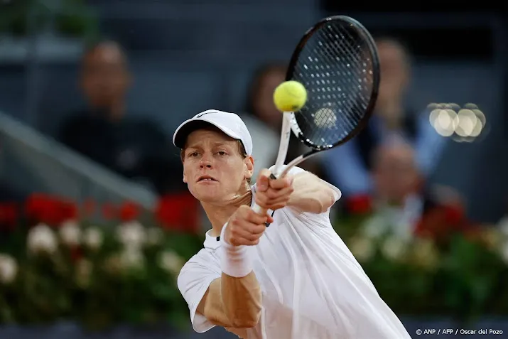 tennisser sinner hervat training in aanloop naar roland garros