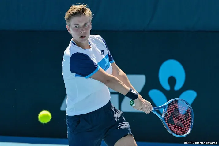tennisster schuurs pakt titel in dubbelspel in eastbourne
