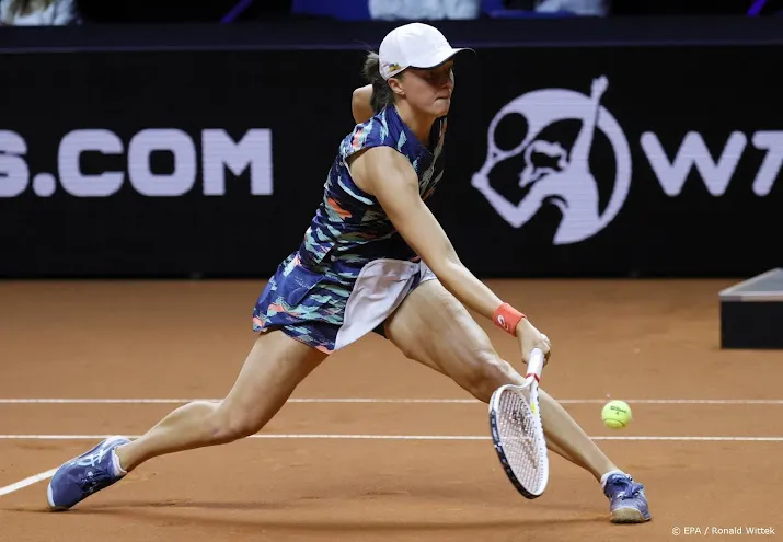 tennisster swiatek boekt in stuttgart vierde toernooizege op rij