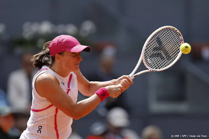 tennisster swiatek gunt sorribes tormo een game in madrid