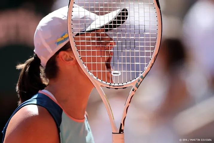 tennisster swiatek overtuigend naar finale roland garros