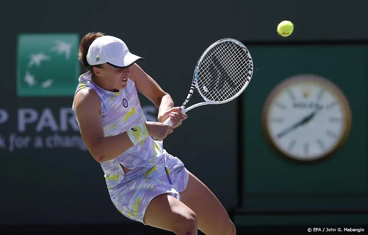 tennisster swiatek verslaat sakkari in finale indian wells