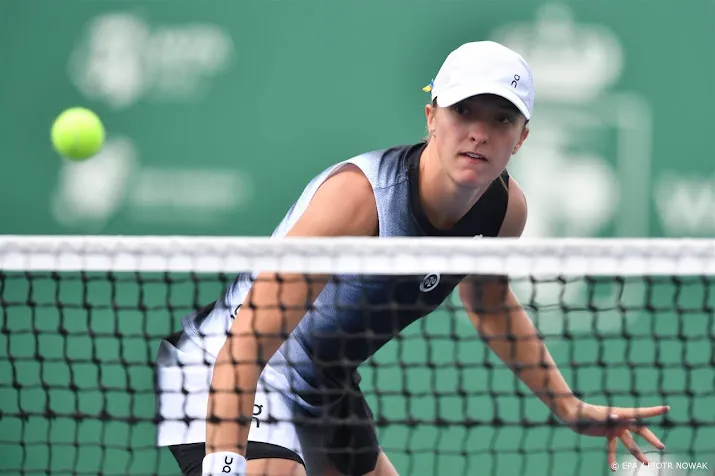 tennisster swiatek wint voor thuispubliek in warschau