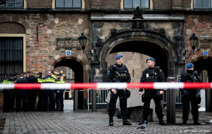 terrorist binnenhof naar pieter baan centrum