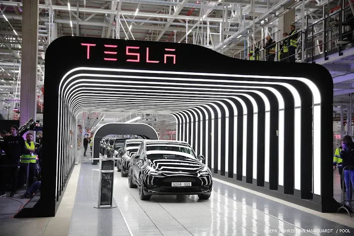 tesla door californie beschuldigd van misleidende reclame