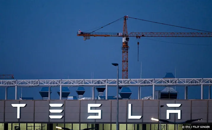 tesla opnieuw wat omlaag op wall street na koersval