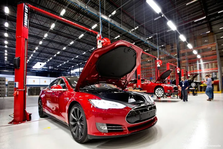 tesla wil fabriek net over duitse grens