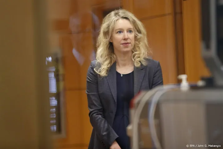 theranos oprichter holmes begint aan celstraf om megafraude