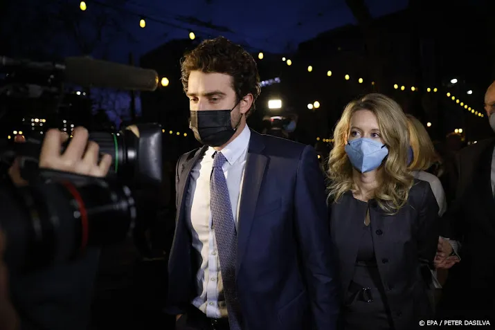 theranos oprichter holmes schuldig bevonden in fraudezaak