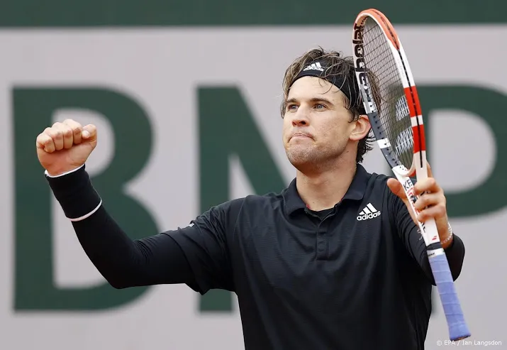 thiem met snelle zege op sock naar derde ronde in parijs