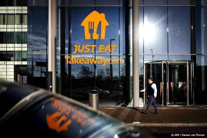 thuisbezorgd eigenaar stijgt op damrak na deal met amazon