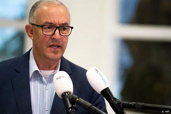 tientallen burgemeesters doen teken oproep in sinterklaasjournaal
