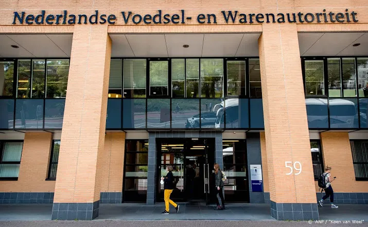 tientallen vogels in beslag genomen op beurs in zwolle