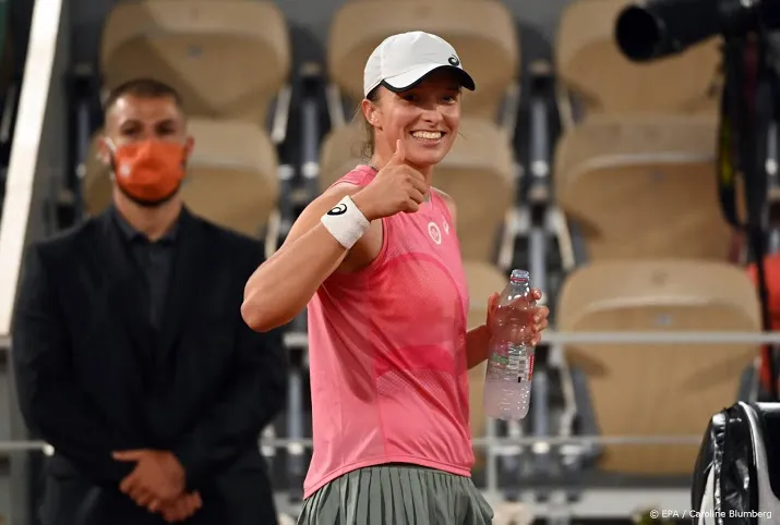titelhoudster swiatek soepel naar kwartfinales op roland garros