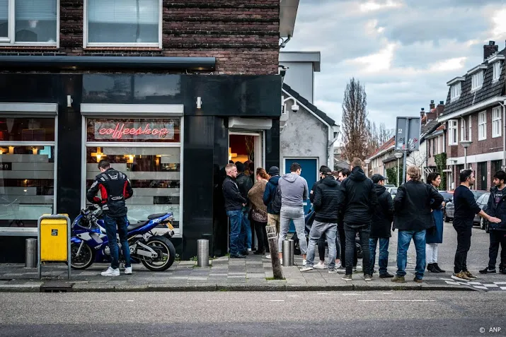 toch geen verbod op gebruik softdrugs op straat in avond en nacht