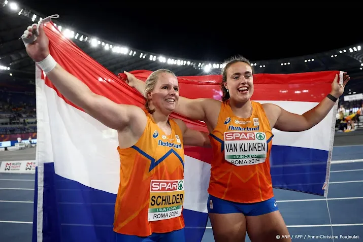 toernooibeesten schilder en van klinken trots op goud en zilver