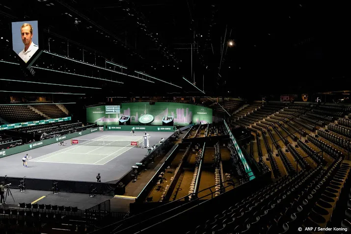 toeschouwers komen op lightversie abn toernooi puur voor tennis