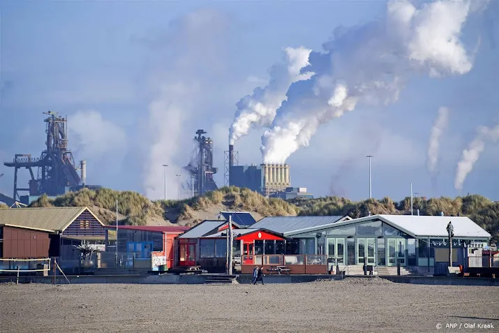 toezichthouder doet aangifte tegen tata steel vanwege overtreding