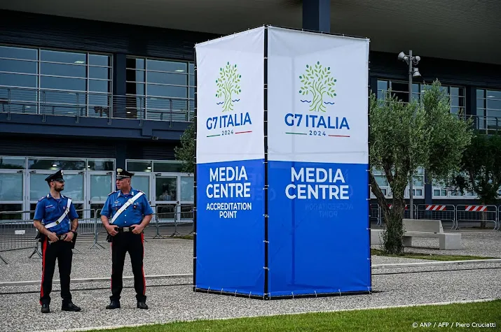 topmannen microsoft en blackrock naar g7 top italie