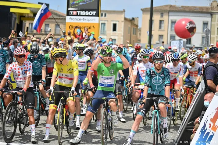 tourpeloton vertrokken in veertiende etappe naar quillan